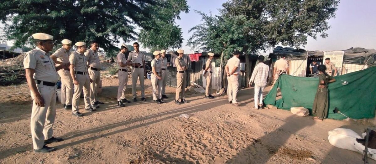 थाना धारूहेड़ा पुलिस की संयुक्त टीमों ने रविवार को धारूहेड़ा के विभिन्न संवेदनशील एवं सार्वजनिक स्थानों पर अलसुबह विशेष सर्च व चेकिंग अभियान चलाया।