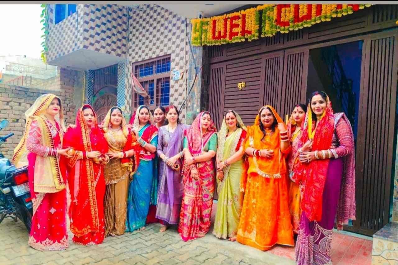 धारूहेड़ा में करवा चौध पर्व मनाया, चंद्र को दिया अर्घ्य धारूहेड़ा में करवा चौध पर्व मनाया, चंद्र को सूर्य को दिया अर्घ्य